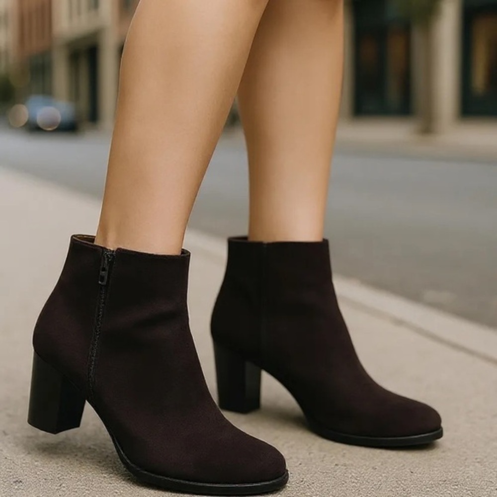 Seychelles Dark Suede Block Heel Booties | Size 7.5 | Chic Fall Staple
